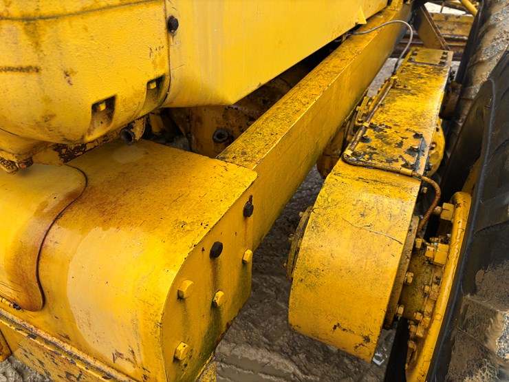 caterpillar-12-image-63