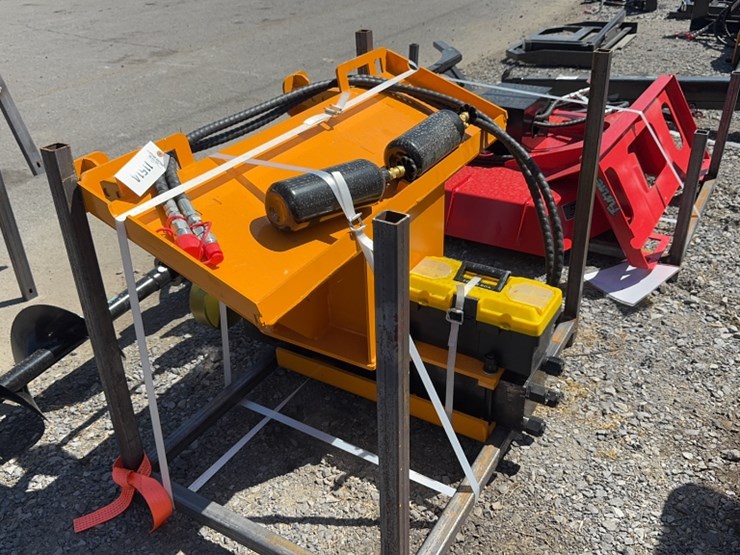 #6086-•-future-skid-steer-hyd-post-driver-image-3