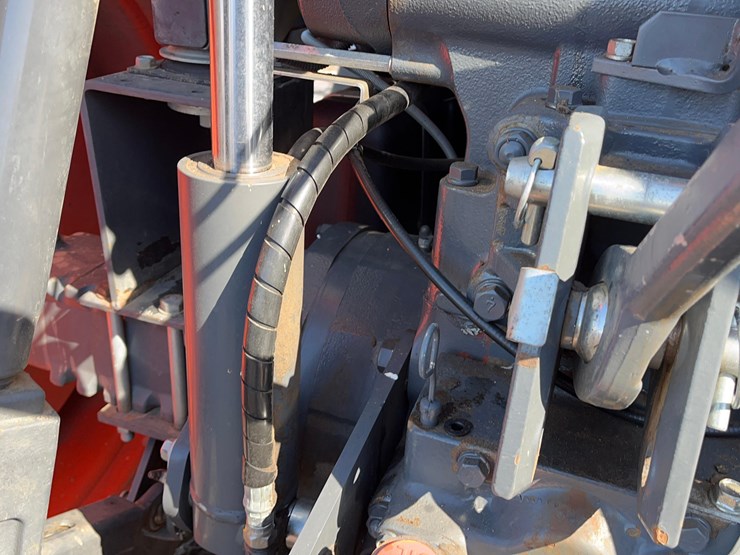 2016-kubota-m6-131-image-43