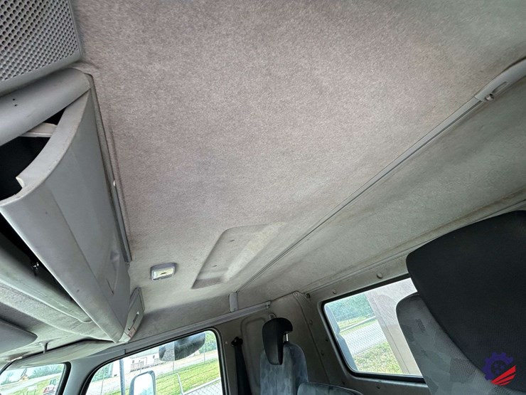 2013-ud-ud3300-s/a-garbage-truck-image-76