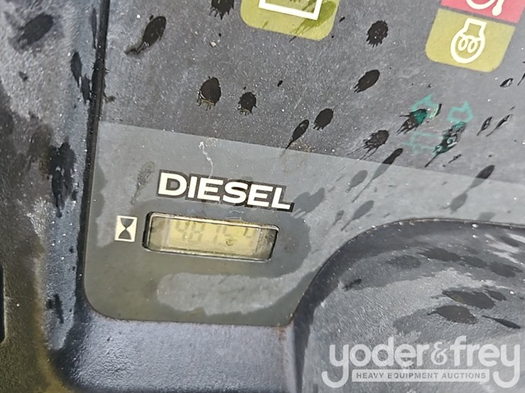 2013-john-deere-gator-image-24