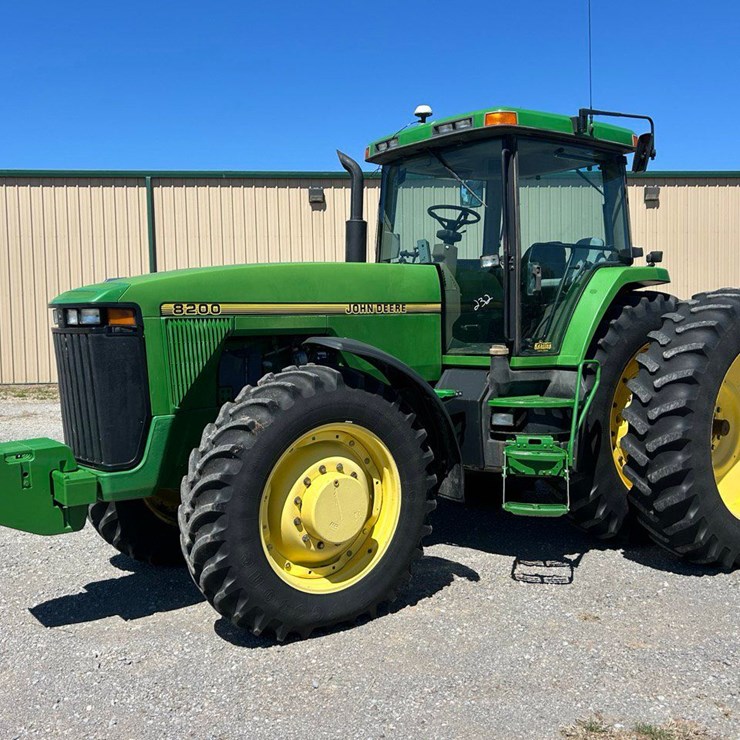 1996 JOHN DEERE 8200
