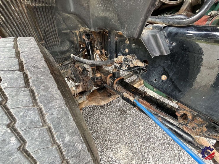 2011-volvo-truck-vhd-tri-axle-dump-truck-image-54