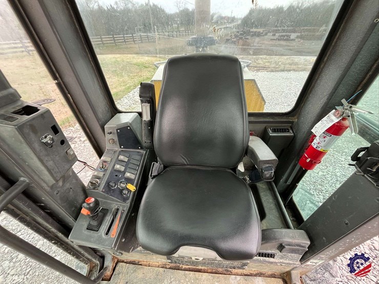 2003-volvo-g710b-image-60