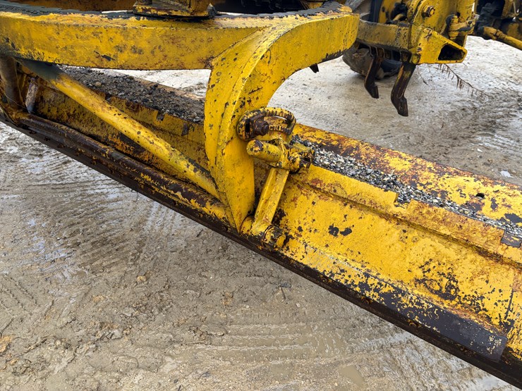 caterpillar-12-image-52