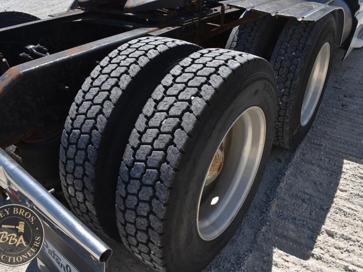 1999-volvo-vnl64t300-image-27