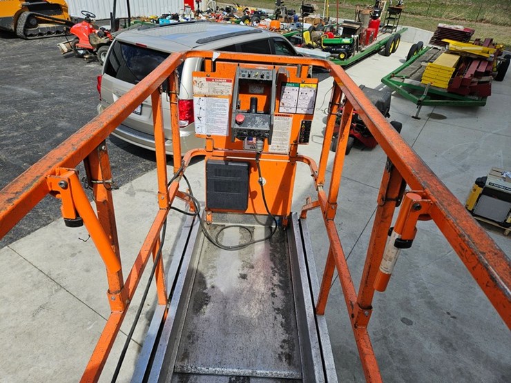 jlg-2630es-image-31