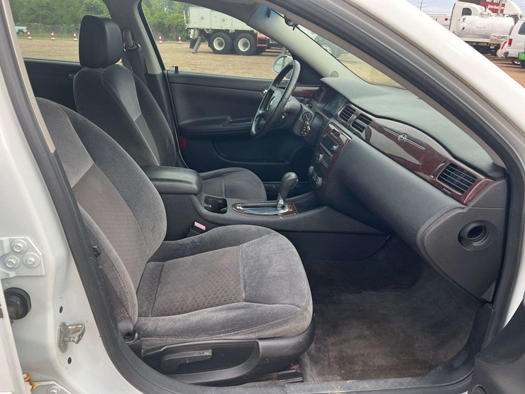 2011-chevrolet-impala-lt-4-door-sedan-(206,126-miles)-image-21