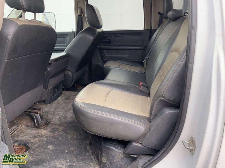 2011-dodge-3500-image-12