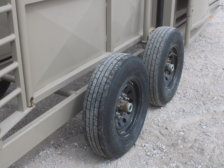 #1083-•-new-circle-t-portable-complete-cattle-processing-system-image-39