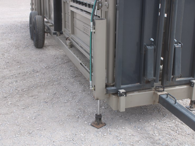 #1083-•-new-circle-t-portable-complete-cattle-processing-system-image-19