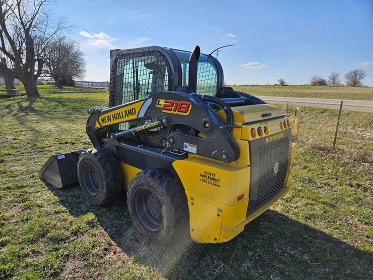 new-holland-l218-image-3