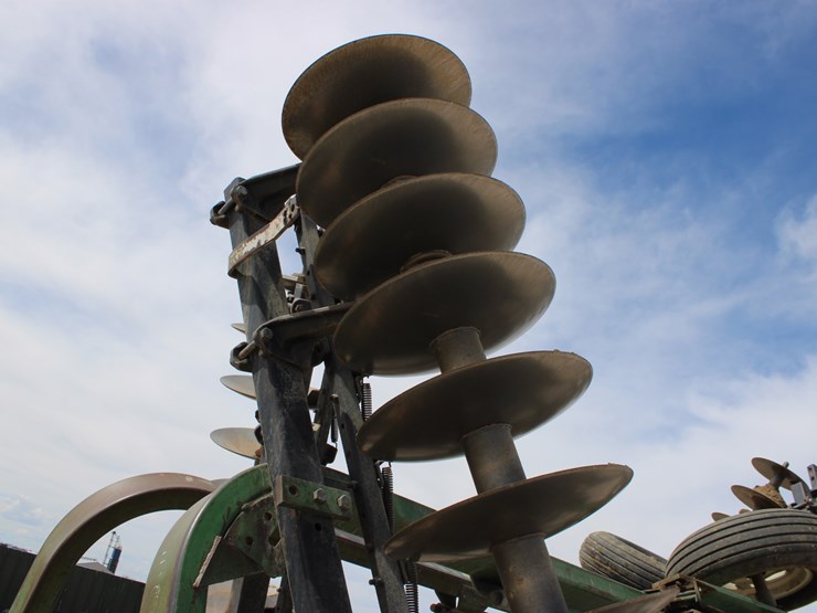 john-deere-235-image-14