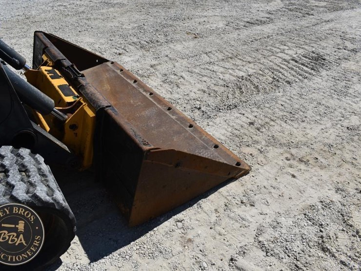 2020-deere-333g-image-17