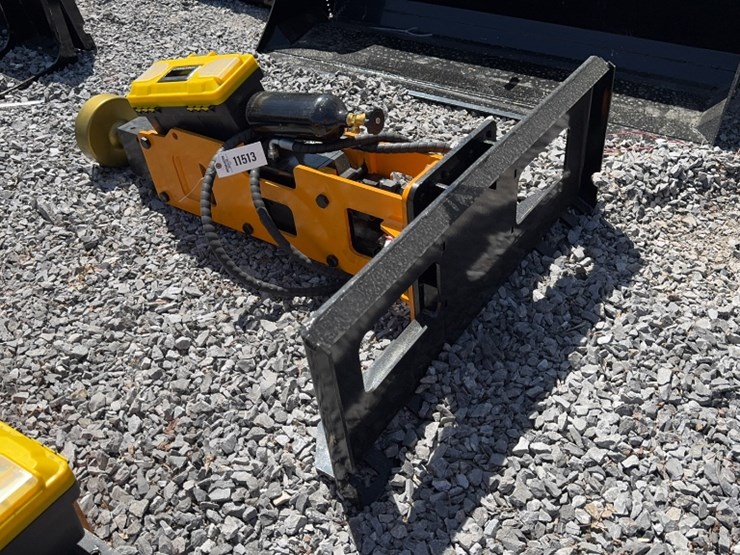 #6061-•-future-skid-steer-hyd-post-driver-image-4