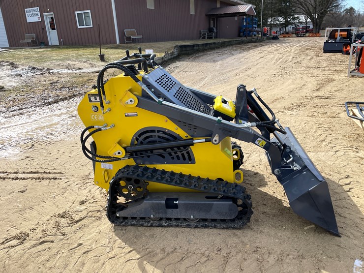 #212-•-landhonor-mini-skid-steer-loader-image-4