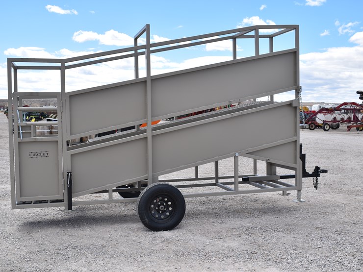 #1084-•-new-circle-t-portable-loading-chute-with-catwalk-image-5