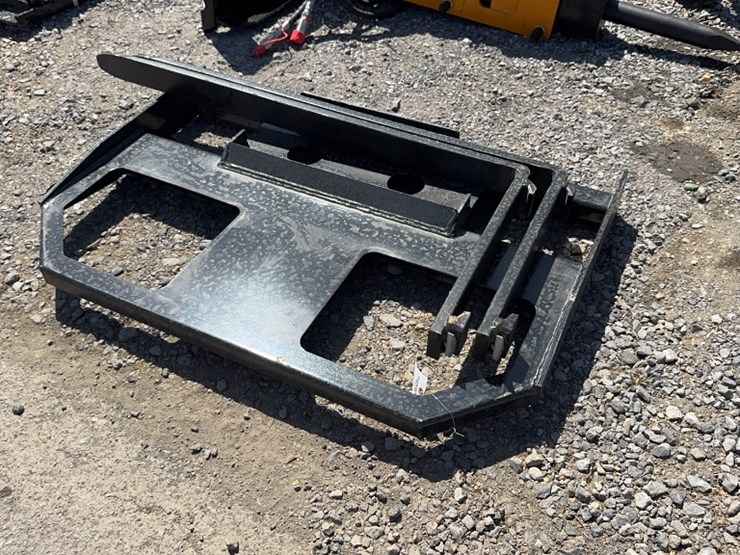 #6068-•-future-48"-dingo-pallet-forks-image-2