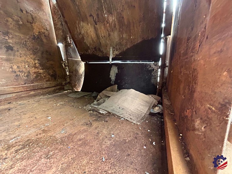 2013-ud-ud3300-s/a-garbage-truck-image-44