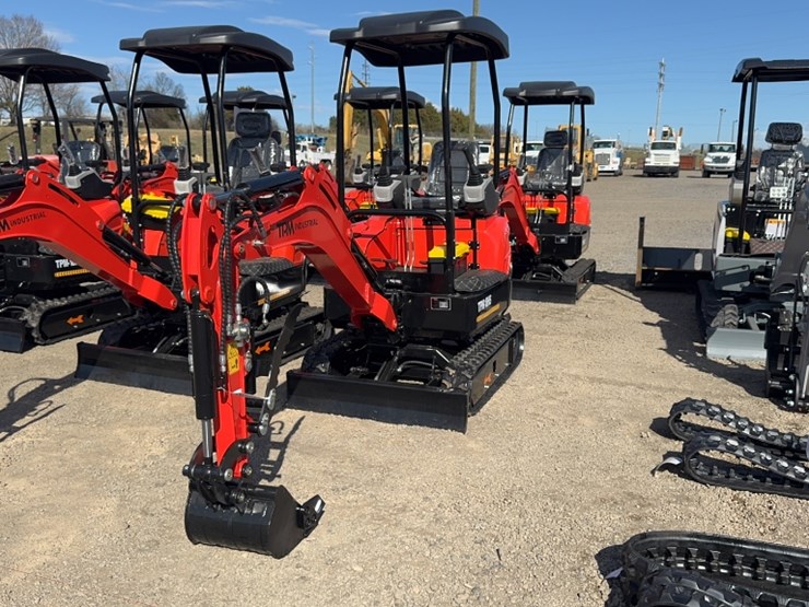 #1096-•-2025-tpm-18hs-mini-excavator-image-1