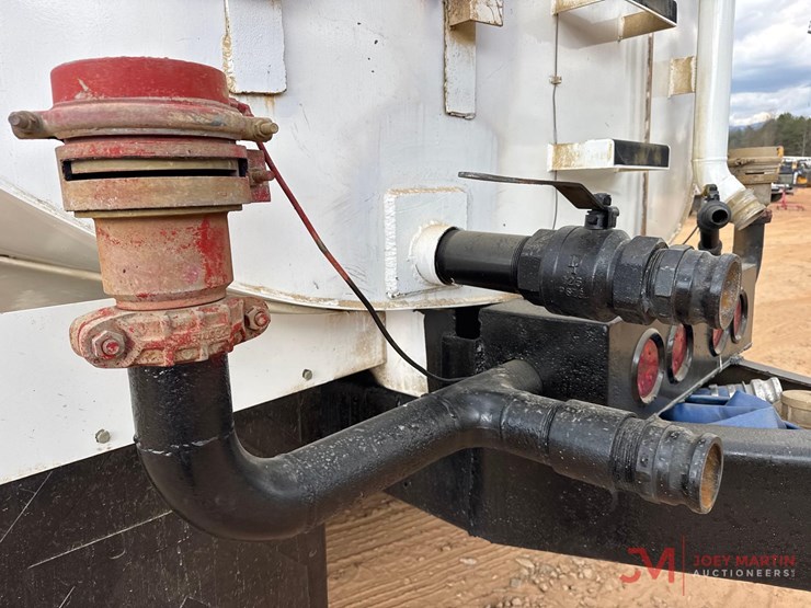 2001-mack-ch613-image-15