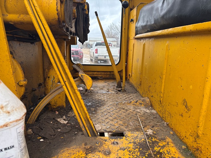 caterpillar-12-image-36