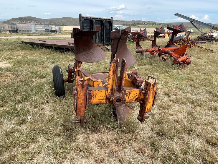 #4055-•-atlas-turnover-plow-image-1