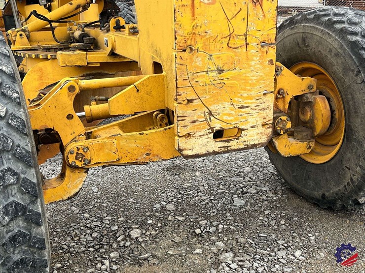 2003-volvo-g710b-image-17