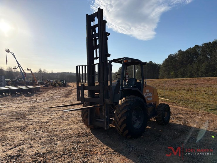 2019-case-586h-image-4