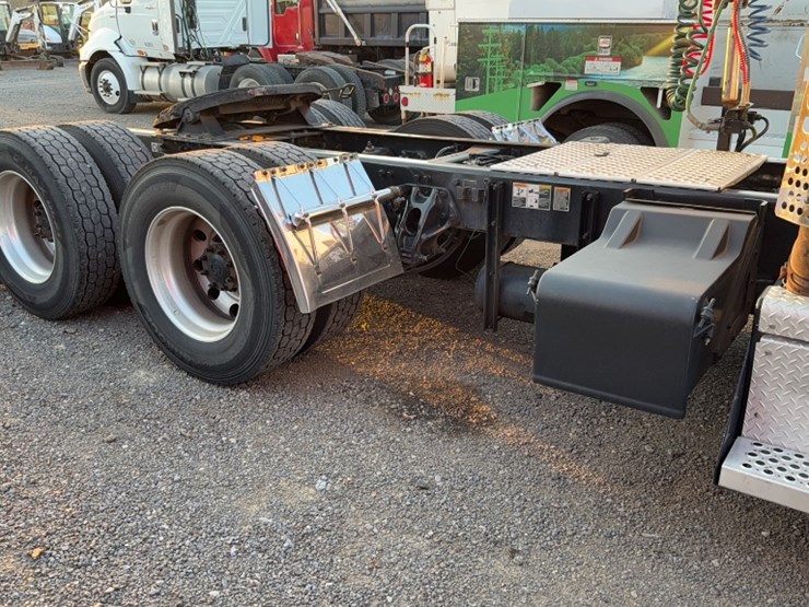 2019-kenworth-t680-image-5