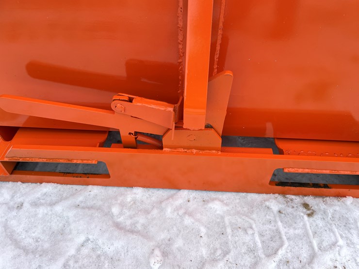 #2002-•-2-yard-self-dumping-hopper-image-13