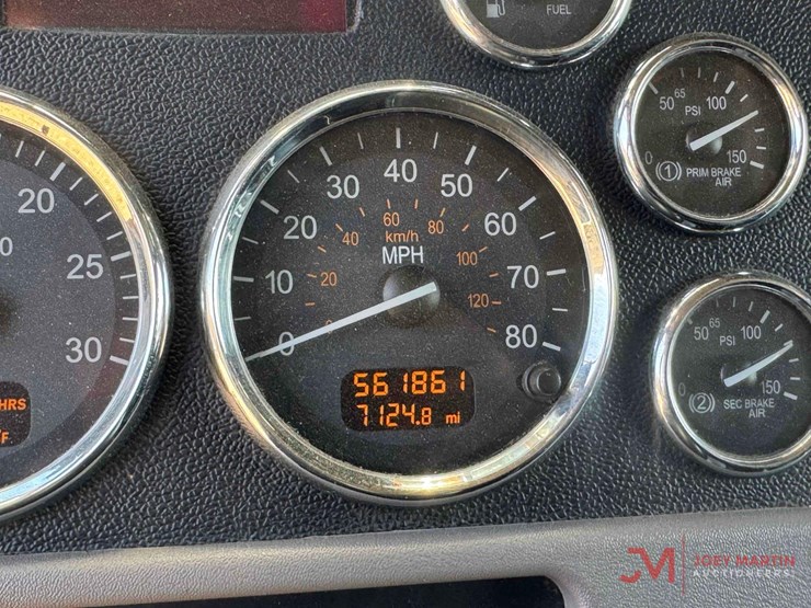 2015-peterbilt-389-image-29