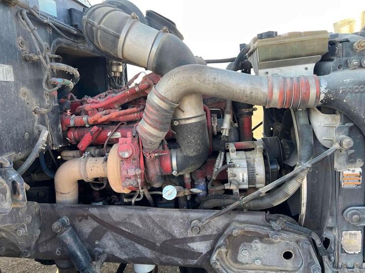 2008-peterbilt-384-image-16