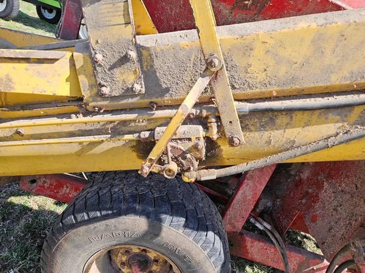 new-holland-355-image-21