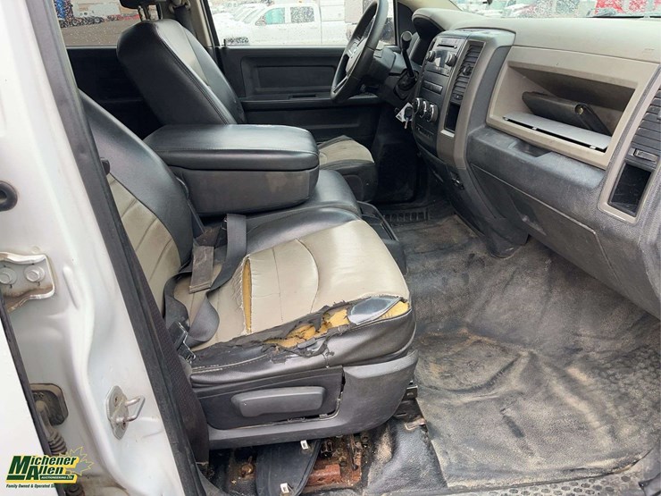 2011-dodge-3500-image-14