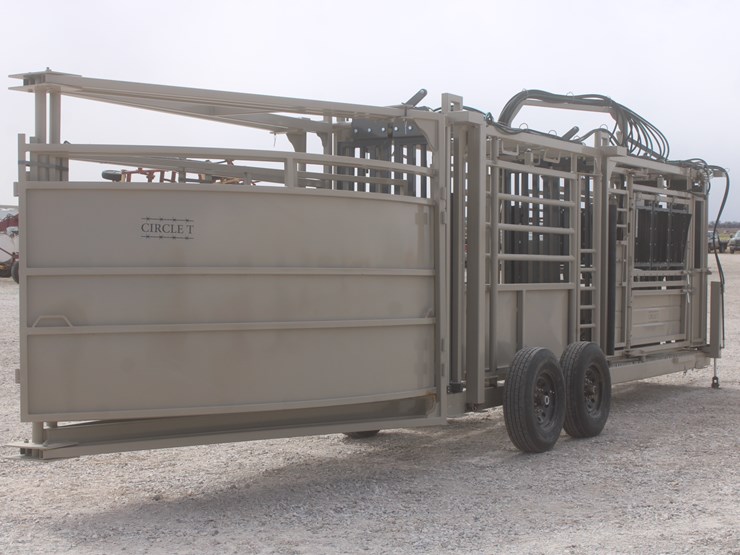 #1083-•-new-circle-t-portable-complete-cattle-processing-system-image-9