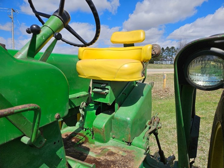 john-deere-4010-image-32