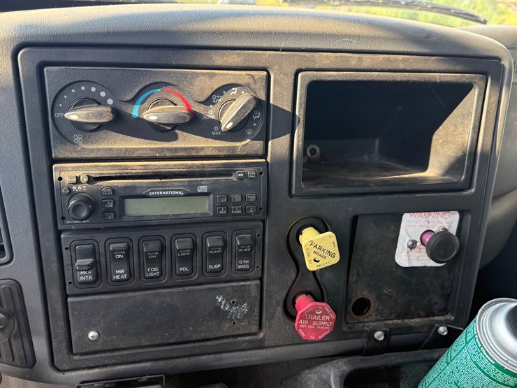 2005-case-ih-8600-image-11