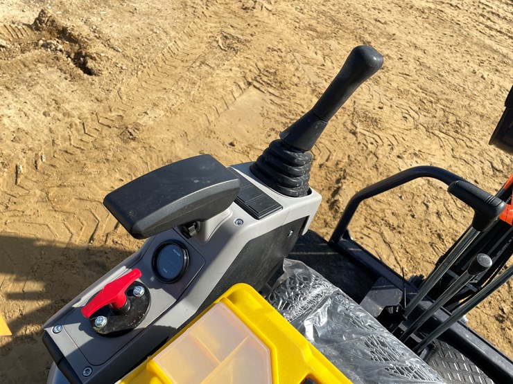 #1031-•-new-ats-me18-mini-excavator-image-14