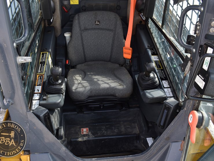 2023-deere-333g-image-40