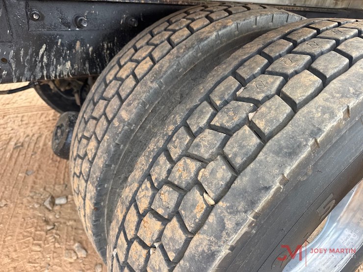 2001-mack-ch613-image-11