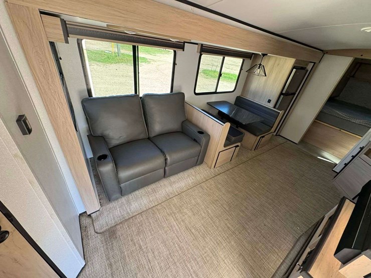 2021-radiance-28bh-bumper-pull-camper---bunks-image-24
