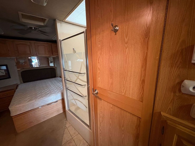 2007-freightliner-alfa-diesel-pusher-motorhome-(37,286-miles)-image-33