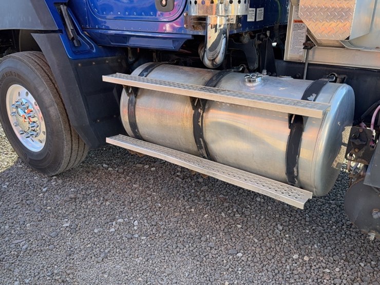 2016-caterpillar-ct660-image-11