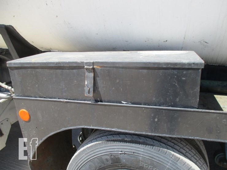 2009-freightliner-columbia-120-image-17