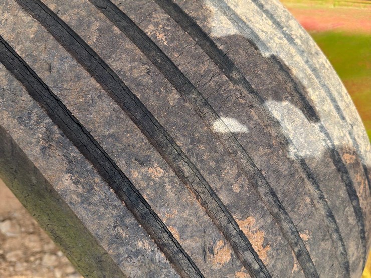 new-holland-660-image-10