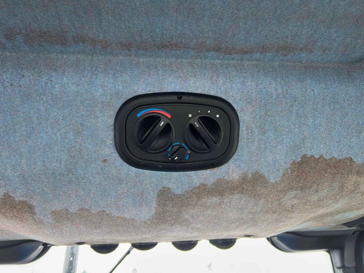 new-holland-tn70da-image-29