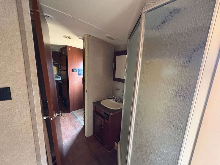 2015-rockwood-2608ws-travel-trailer-image-28