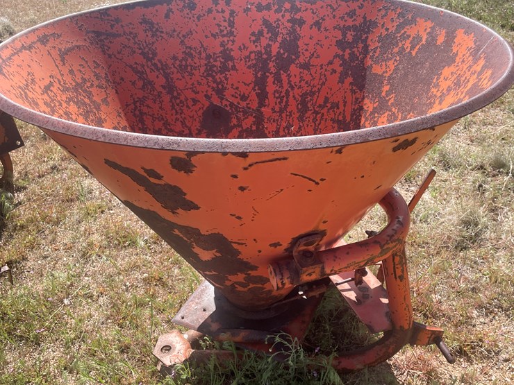 #4040-•-niemeyer-spreader-image-5