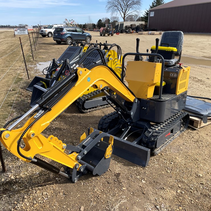 #900 • Landhonor Mini Excavator